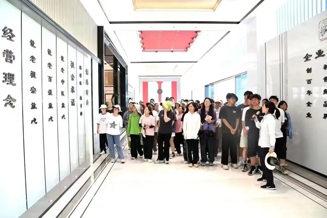 ټַ